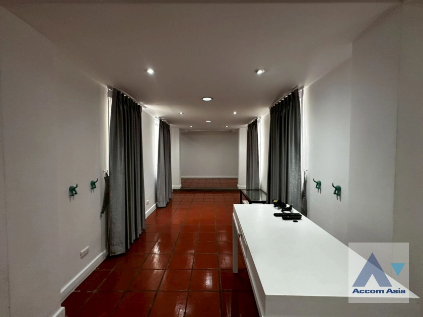 12  4 br Apartment For Rent in Ploenchit ,Bangkok BTS Ploenchit at Set among tropical atmosphere AA18355