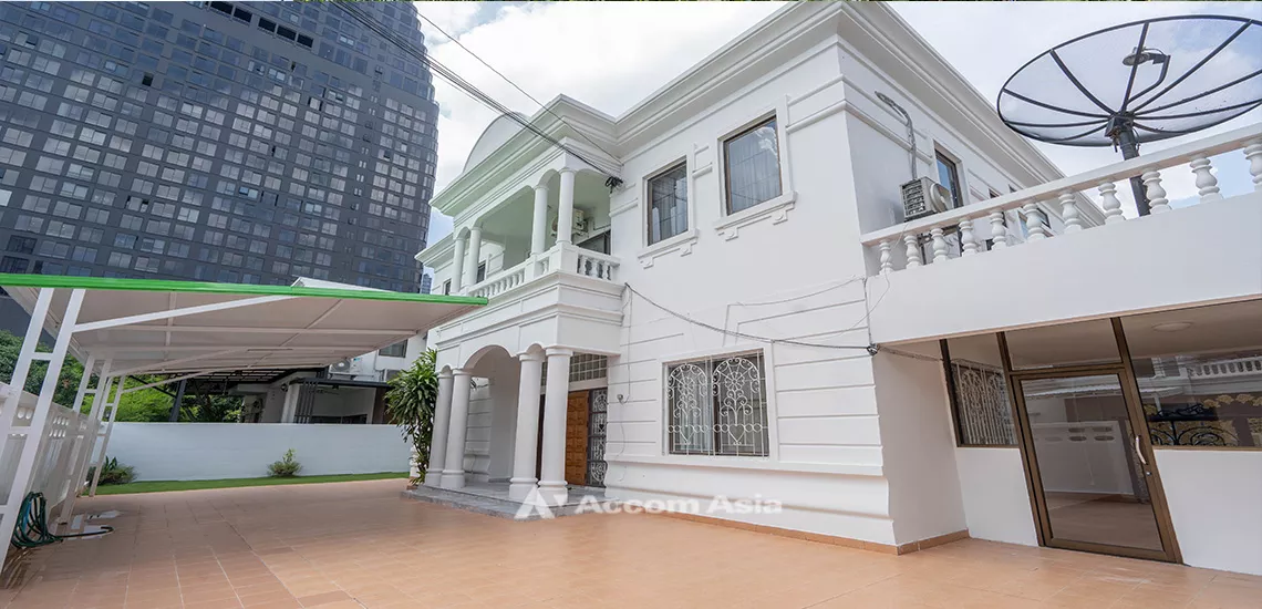 Home Office |  Sukhumvit Villa House  4 Bedroom for Rent BTS Thong Lo in Sukhumvit Bangkok