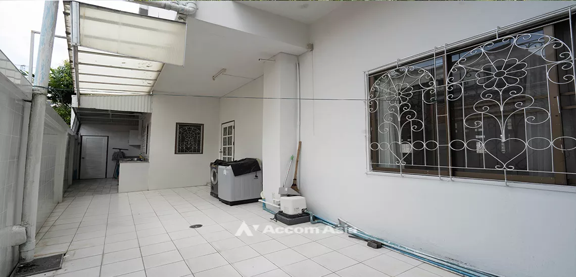 Home Office |  4 Bedrooms  House For Rent in Sukhumvit, Bangkok  near BTS Thong Lo (AA18368)
