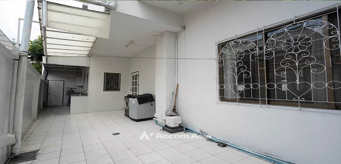  1  4 br House For Rent in Sukhumvit ,Bangkok BTS Thong Lo at Sukhumvit Villa AA18368