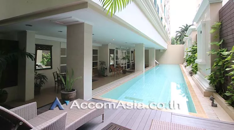  1 Bedroom  Apartment For Rent in Silom, Bangkok  near BTS Sala Daeng - MRT Silom (AA18377)