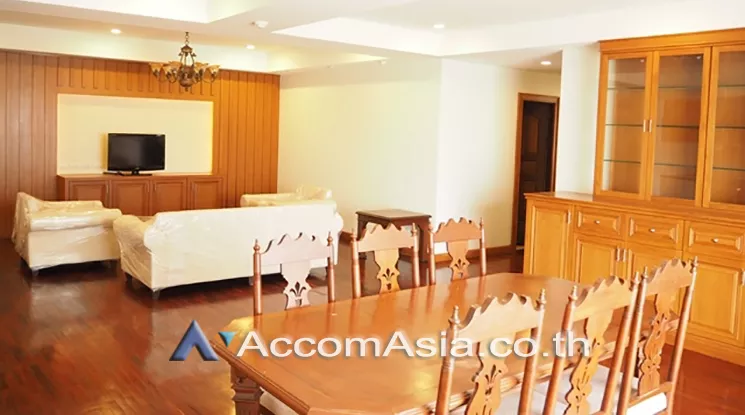  3 Bedrooms  Apartment For Rent in Ploenchit, Bangkok  near BTS Ploenchit (AA18387)