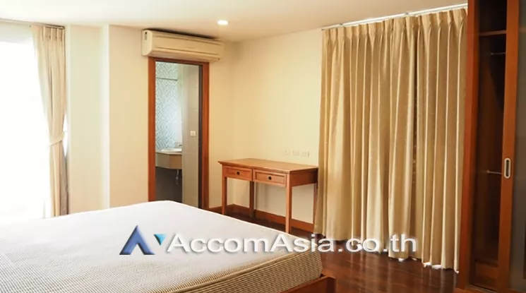 unit 3 Bedrooms  Apartment For Rent in Ploenchit, Bangkok  near BTS Ploenchit (AA18387)