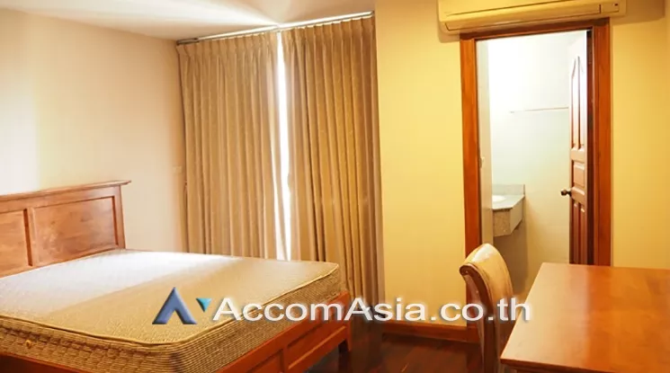  3 Bedrooms  Apartment For Rent in Ploenchit, Bangkok  near BTS Ploenchit (AA18387)