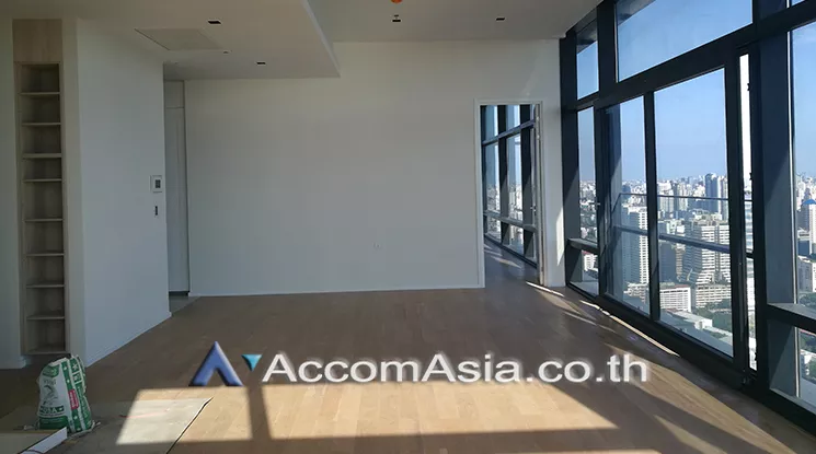  3 Bedrooms  Condominium For Rent in Phaholyothin, Bangkok  near MRT Phetchaburi (AA18395)