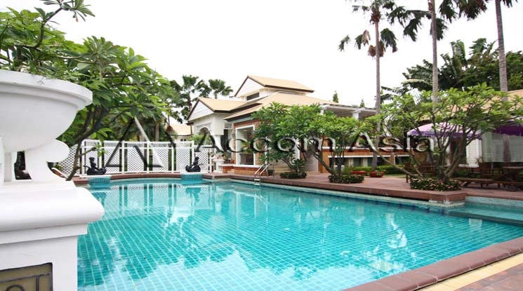  Peaceful compound House  3 Bedroom for Rent   in Pattanakarn Bangkok