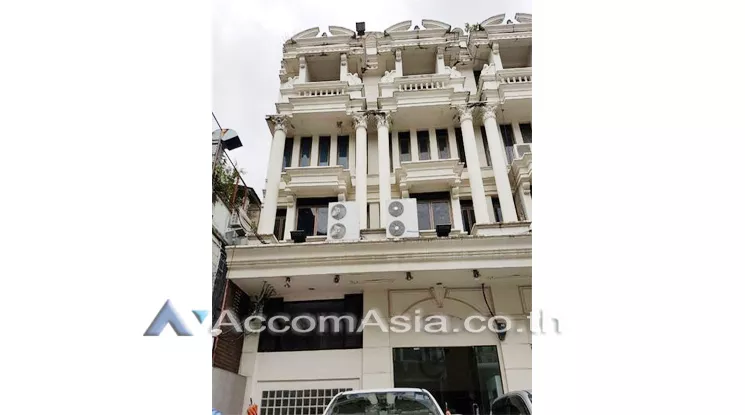  2  Shophouse For Rent in sukhumvit ,Bangkok BTS Ekkamai AA18436