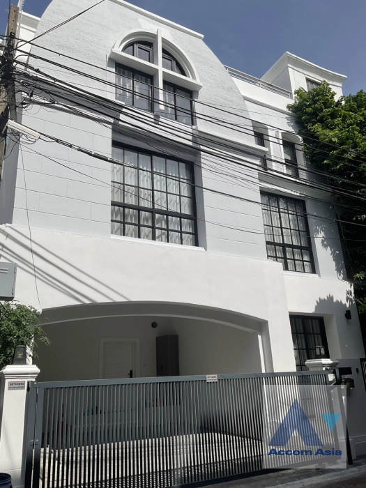 19  4 br Townhouse For Rent in Sukhumvit ,Bangkok BTS Ekkamai AA18461
