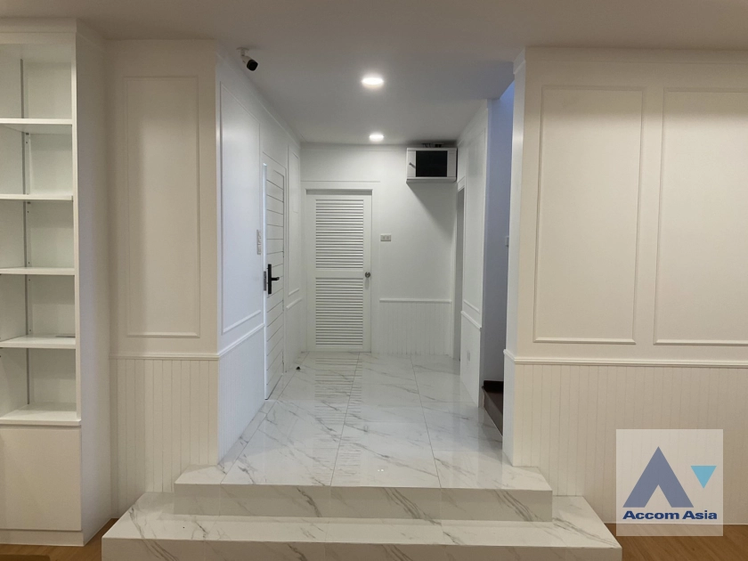 9  4 br Townhouse For Rent in Sukhumvit ,Bangkok BTS Ekkamai AA18461