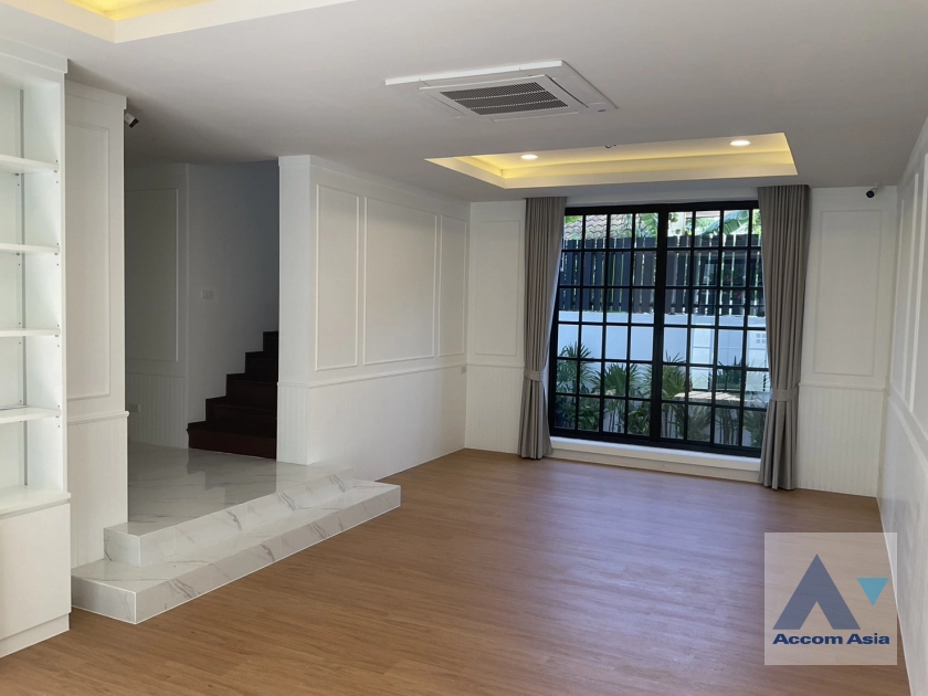 4  4 br Townhouse For Rent in Sukhumvit ,Bangkok BTS Ekkamai AA18461