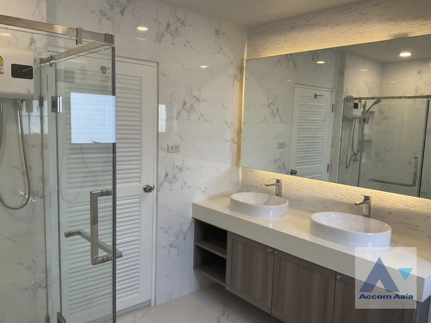 14  4 br Townhouse For Rent in Sukhumvit ,Bangkok BTS Ekkamai AA18461