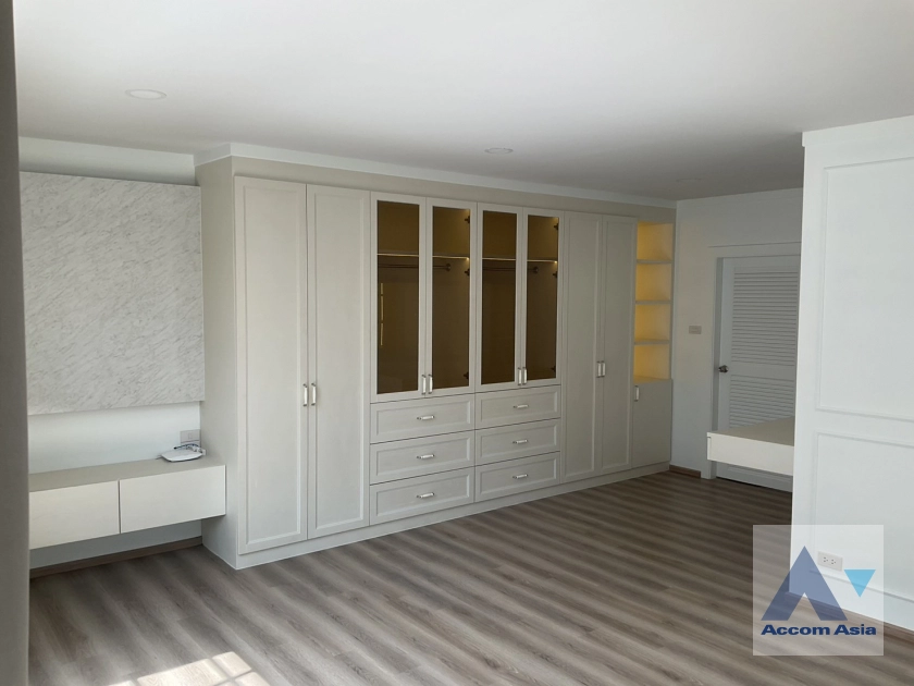 12  4 br Townhouse For Rent in Sukhumvit ,Bangkok BTS Ekkamai AA18461