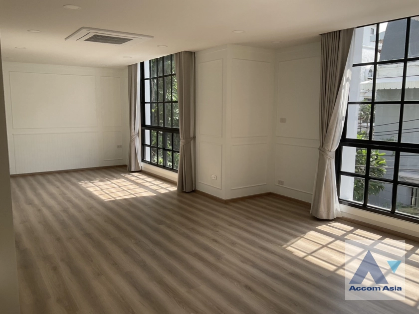 5  4 br Townhouse For Rent in Sukhumvit ,Bangkok BTS Ekkamai AA18461
