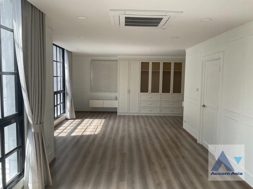 11  4 br Townhouse For Rent in Sukhumvit ,Bangkok BTS Ekkamai AA18461