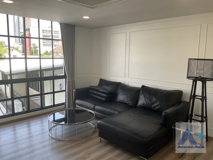 unit Newly renovated townhouse perfect for big family in Ekkamai, Sukhumvit (AA18461)