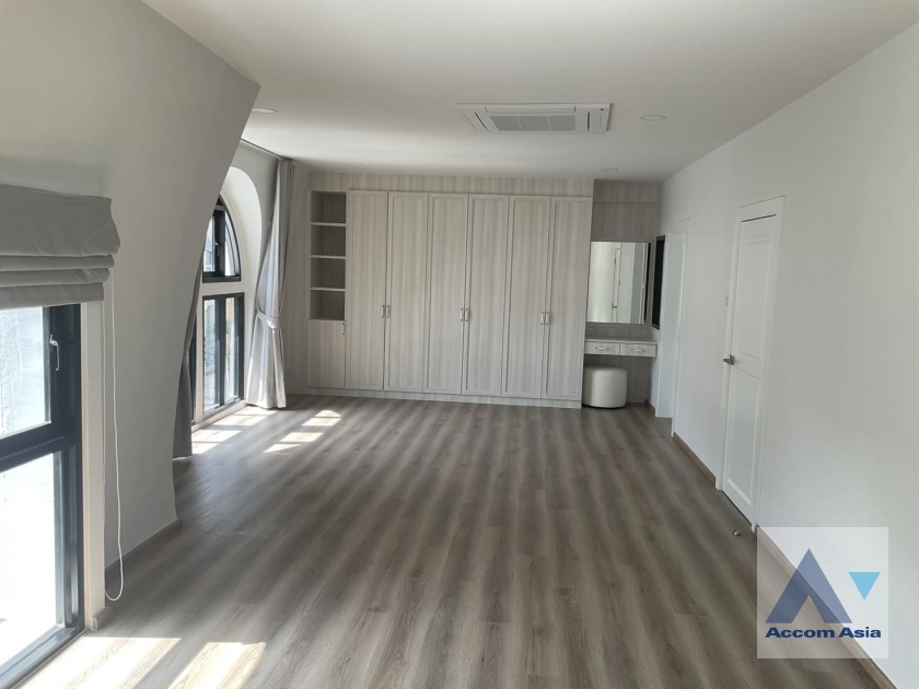 6  4 br Townhouse For Rent in Sukhumvit ,Bangkok BTS Ekkamai AA18461