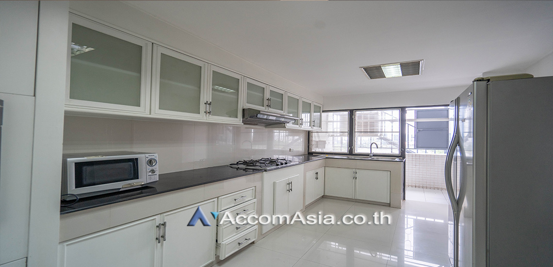  1  3 br Apartment For Rent in Sukhumvit ,Bangkok BTS Asok - MRT Sukhumvit at Family Apartment with Lake View AA18491