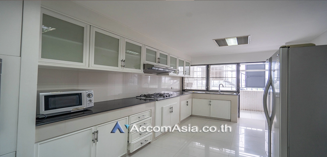 Pet friendly |  3 Bedrooms  Apartment For Rent in Sukhumvit, Bangkok  near BTS Asok - MRT Sukhumvit (AA18491)