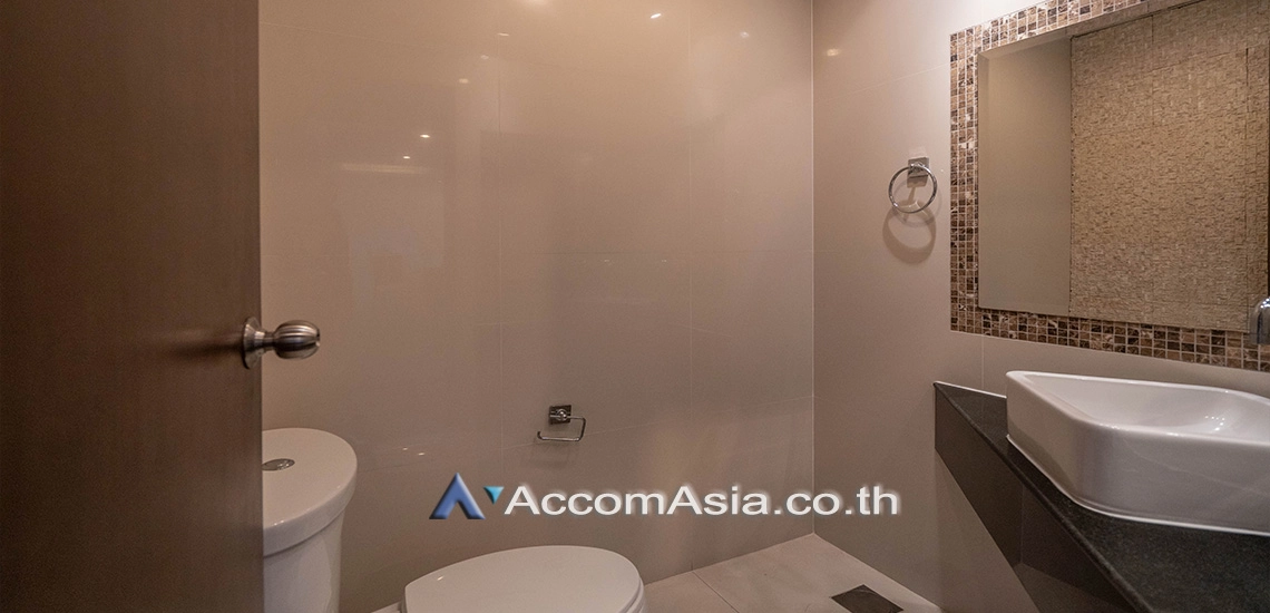 9  3 br Apartment For Rent in Sukhumvit ,Bangkok BTS Asok - MRT Sukhumvit at Family Apartment with Lake View AA18491
