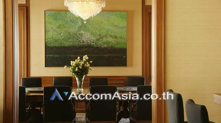  3 Bedrooms  Apartment For Rent in Sathorn, Bangkok  near BTS Chong Nonsi (AA18506)