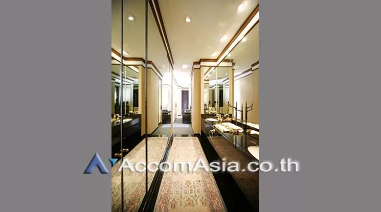 6  3 br Apartment For Rent in Sathorn ,Bangkok BTS Chong Nonsi at Cozy low rise AA18506