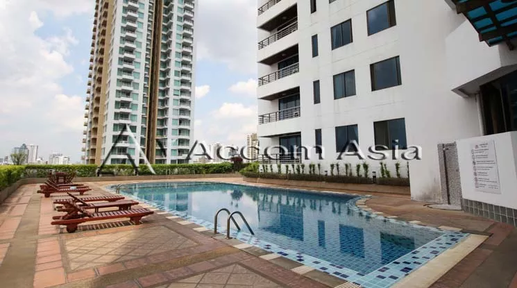Pet friendly |  High-Rise Serviced Apartment Near The Em District Apartment  3 Bedroom for Rent BTS Phrom Phong in Sukhumvit Bangkok