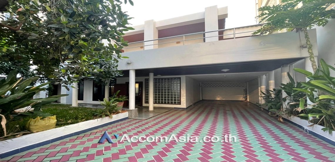  2  3 br House For Rent in Sukhumvit ,Bangkok BTS Nana AA18538