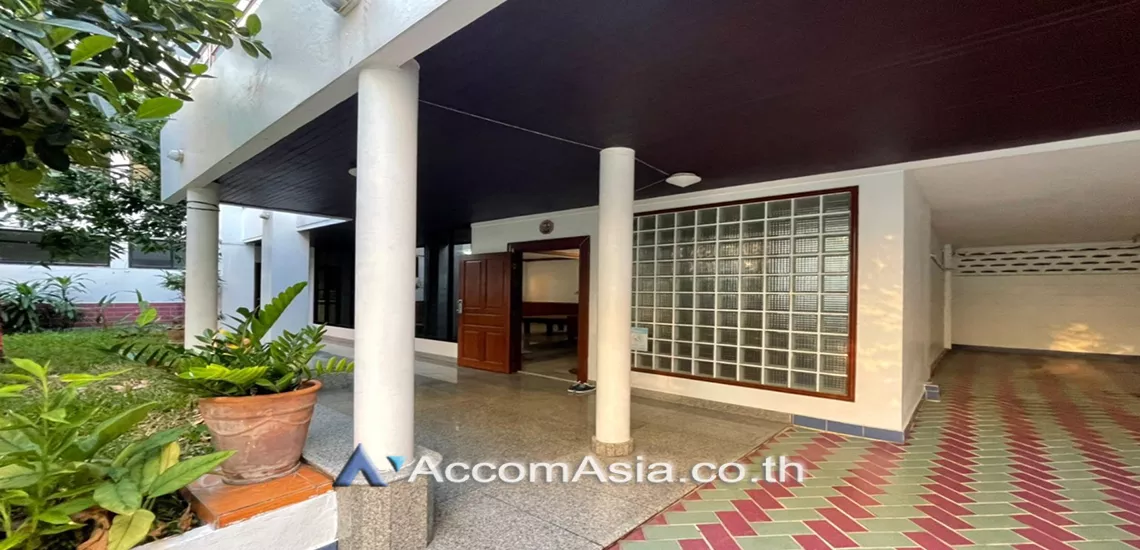 Home Office |  3 Bedrooms  House For Rent in Sukhumvit, Bangkok  near BTS Nana (AA18538)
