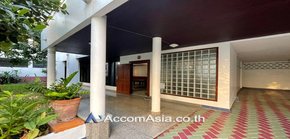  1  3 br House For Rent in Sukhumvit ,Bangkok BTS Nana AA18538