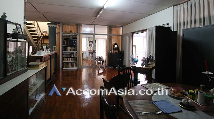 8  3 br House For Sale in sukhumvit ,Bangkok BTS Ekkamai AA18540