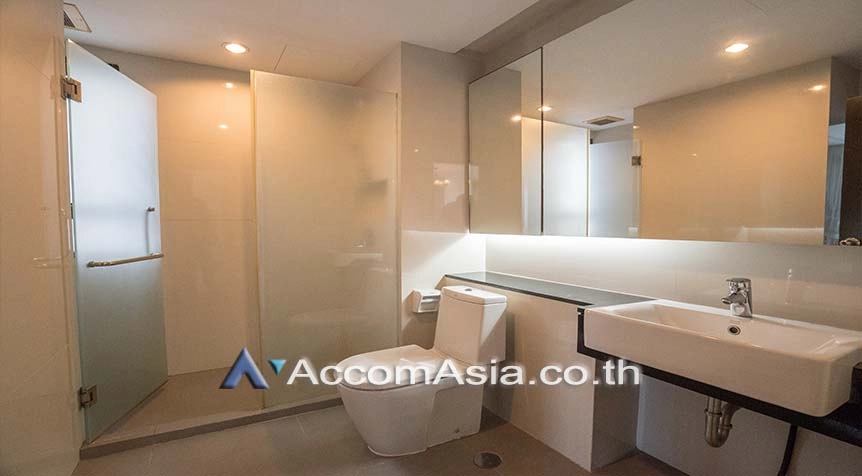 8  3 br Apartment for rent and sale in Sukhumvit ,Bangkok BTS Ekkamai at High-Rise Living with a Large Balcony Apartment in Ekkamai AA18543