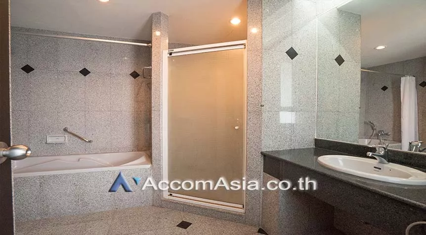 9  3 br Apartment For Rent in Sukhumvit ,Bangkok BTS Ekkamai at Comfort living and well service AA18543