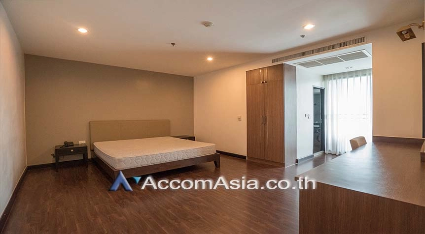 5  3 br Apartment for rent and sale in Sukhumvit ,Bangkok BTS Ekkamai at High-Rise Living with a Large Balcony Apartment in Ekkamai AA18543