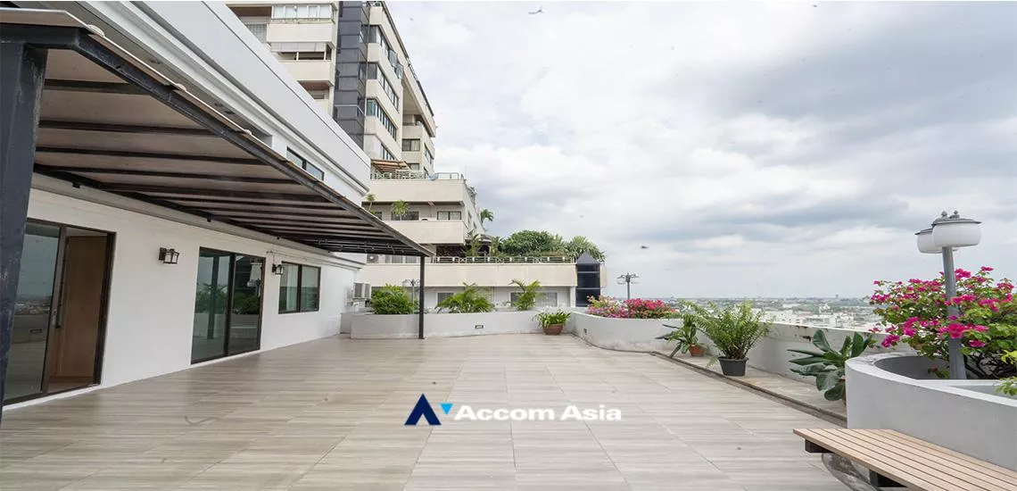 Huge Terrace, Duplex Condo |  4 Bedrooms  Apartment For Rent in Sukhumvit, Bangkok  near BTS Ekkamai (AA18545)