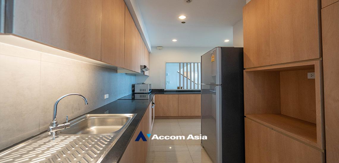 7  4 br Apartment For Rent in Sukhumvit ,Bangkok BTS Ekkamai at High-Rise Living with a Large Balcony Apartment in Ekkamai AA18545