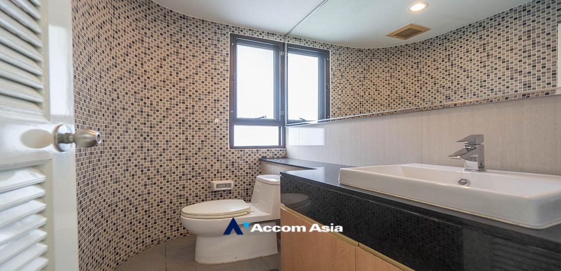 16  4 br Apartment For Rent in Sukhumvit ,Bangkok BTS Ekkamai at High-Rise Living with a Large Balcony Apartment in Ekkamai AA18545