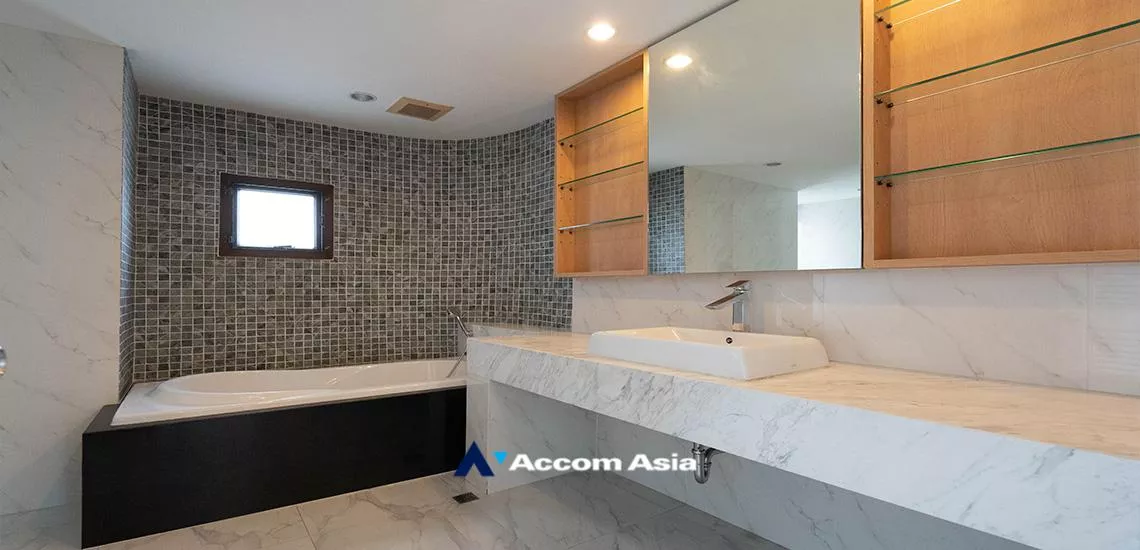 19  4 br Apartment For Rent in Sukhumvit ,Bangkok BTS Ekkamai at Comfort living and well service AA18545