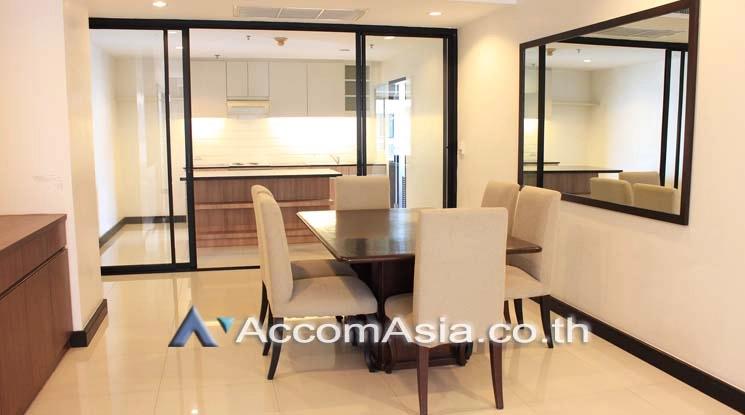 unit 2 Bedrooms  Apartment For Rent in Sukhumvit, Bangkok  near BTS Ekkamai (AA18546)