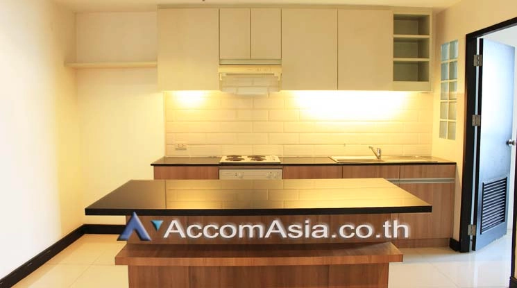 unit 2 Bedrooms  Apartment For Rent in Sukhumvit, Bangkok  near BTS Ekkamai (AA18546)
