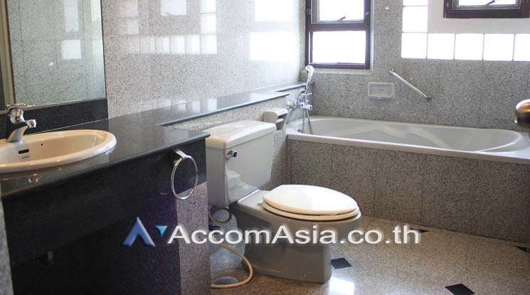 6  2 br Apartment For Rent in Sukhumvit ,Bangkok BTS Ekkamai at High-Rise Living with a Large Balcony Apartment in Ekkamai AA18546