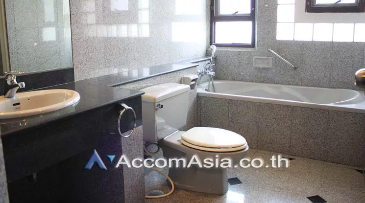 6  2 br Apartment For Rent in Sukhumvit ,Bangkok BTS Ekkamai at Comfort living and well service AA18546