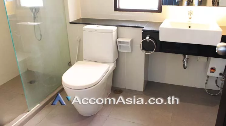 9  2 br Apartment For Rent in Sukhumvit ,Bangkok BTS Ekkamai at Comfort living and well service AA18546