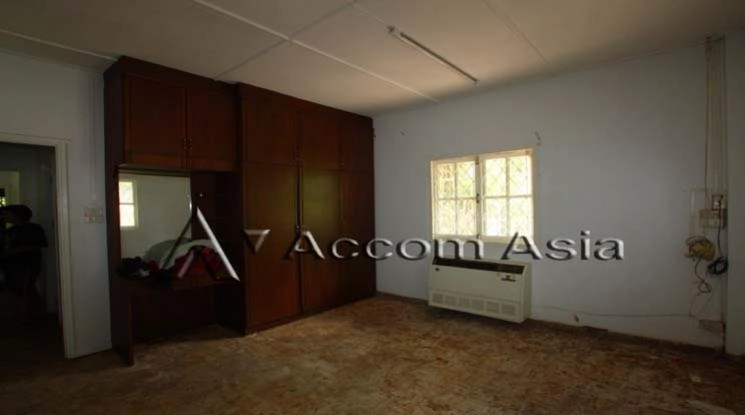 6  2 br House for rent and sale in Sathorn ,Bangkok MRT Khlong Toei 90605