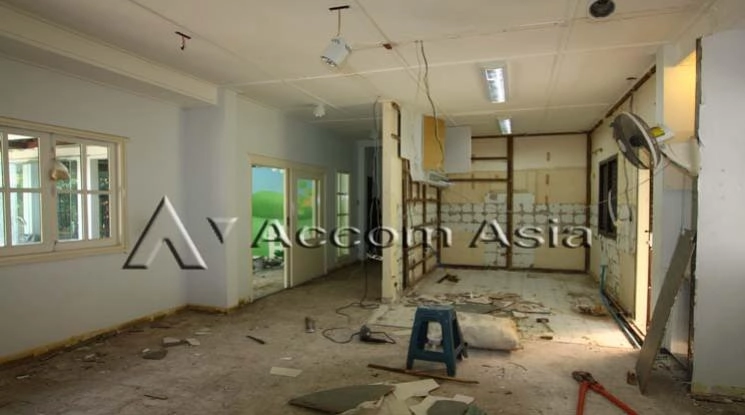 7  2 br House for rent and sale in Sathorn ,Bangkok MRT Khlong Toei 90605