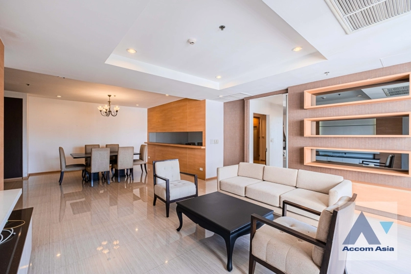 unit 2 Bedrooms  Apartment For Rent in Sukhumvit, Bangkok  near BTS Ekkamai (AA18548)