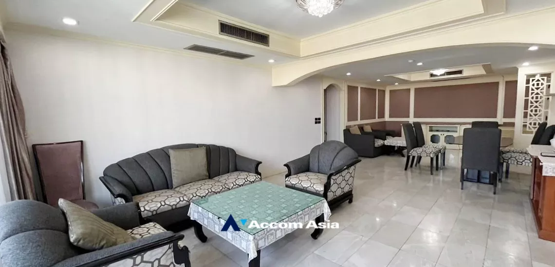 Pet friendly |  3 Bedrooms  Condominium For Rent in Sukhumvit, Bangkok  near BTS Ekkamai (AA18561)
