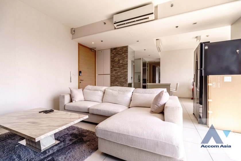 The Lofts Ekkamai  Condominium  2 Bedroom for Sale & Rent BTS Ekkamai in Sukhumvit Bangkok