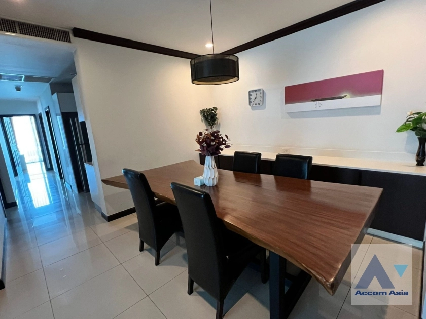 unit 3 Bedrooms  Condominium For Rent in Sukhumvit, Bangkok  near BTS Nana (AA18567)