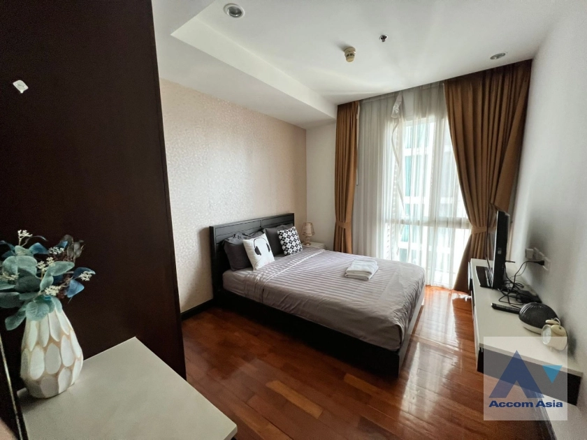unit 3 Bedrooms  Condominium For Rent in Sukhumvit, Bangkok  near BTS Nana (AA18567)
