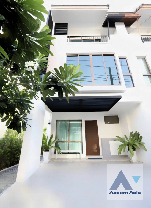 unitPet friendly |  3 Bedrooms  Townhouse For Rent & Sale in Sukhumvit, Bangkok  near BTS Bang Chak (AA18582)